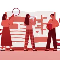 Personas revisando documento
